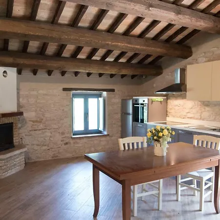 בית חווה Agriturismo La Ghita פוסומברונה